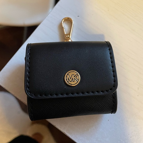 NEW Michael Kors AirPods case - Picture 1 of 8